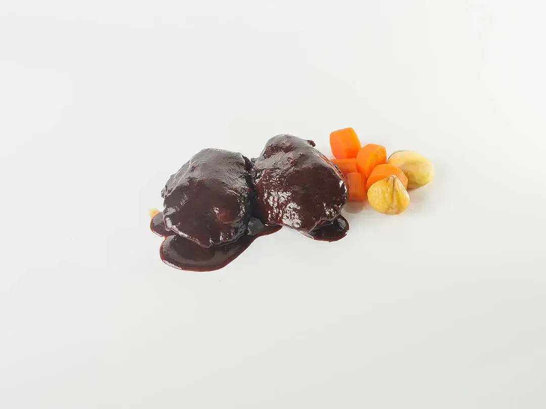 Carrillera ibérica con salsa de carne castaña Regenerada Carrillera ibérica con salsa de carne castaña Regenerada
